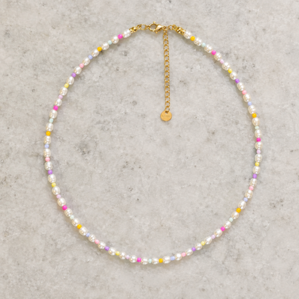 Collar de Perlas Celeste Collar de Perlas Celeste con perlas blancas y chaquira pastel