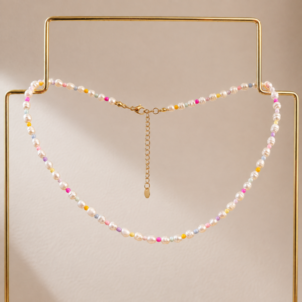 Collar de Perlas Celeste Collar de Perlas Celeste con perlas blancas y chaquira pastel