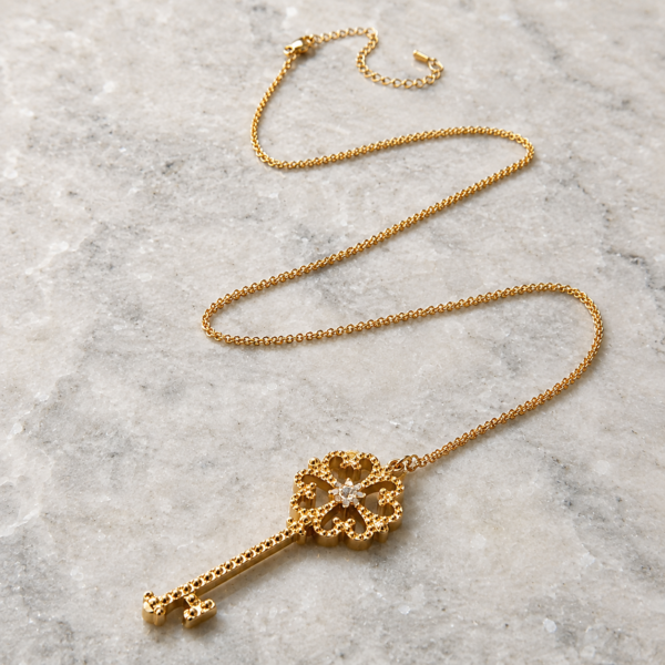 Collar Llave Arcana dorado con dije de llave ornamental