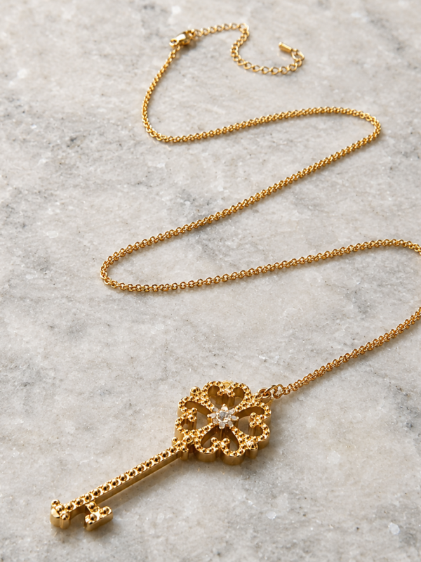 Collar Llave Arcana Dorado | Míneral Joyería Collar Llave Arcana dorado con dije de llave ornamental