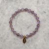 Pulsera de Amatista Esencia Pulsera de amatista natural con detalles dorados