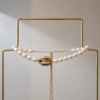 Collar de Perlas Nácar | Míneral Joyería Collar de Perlas Nácar con perlas blancas naturales y concha cauri dorada
