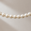 Collar de Perlas Gala | Míneral Joyería Acercamiento de collar de perlas de imitación Gala con cadena dorada de aleación