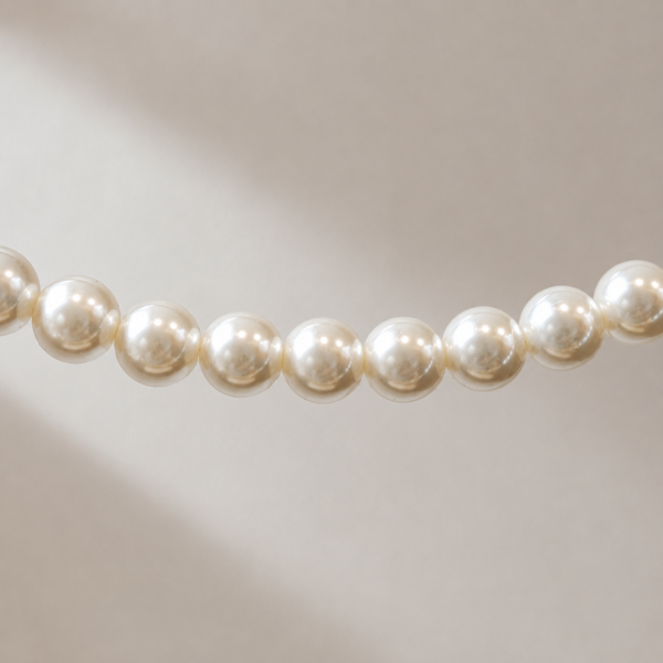 Collar de Perlas Gala | Míneral Joyería Acercamiento de collar de perlas de imitación Gala con cadena dorada de aleación