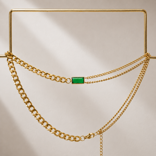 Collar de circonia verde Gaia en acero inoxidable dorado