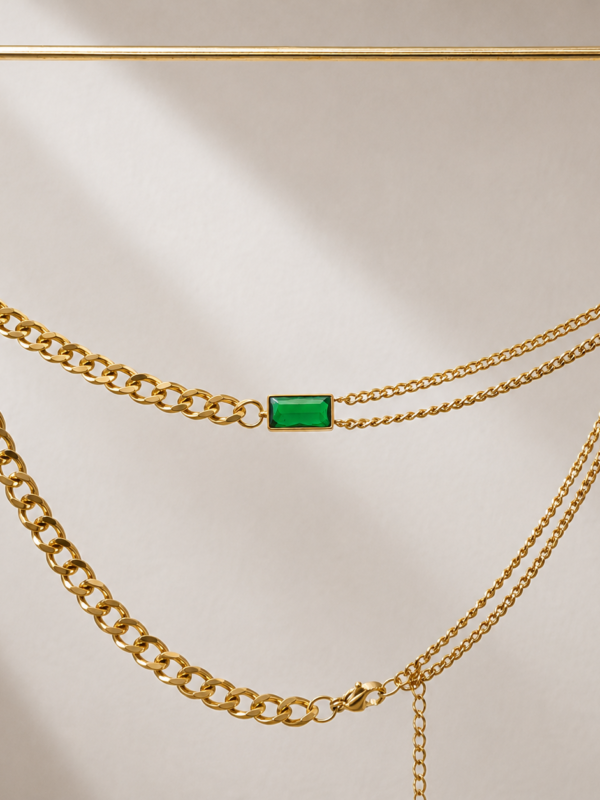 Collar de circonia verde Gaia en acero inoxidable dorado
