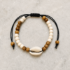 Pulsera de Concha Kai para hombre con cuentas de madera y concha cauri Pulsera de Concha Kai para hombre con cuentas de madera y concha cauri