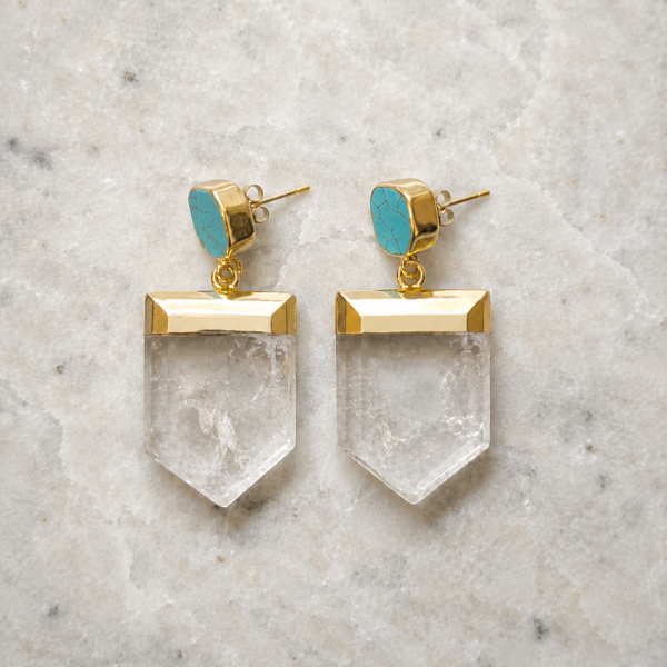Aretes de Cuarzo Claro Eira | Míneral Joyería Aretes de cuarzo claro y howlita azul Eira con cobre dorado | Míneral Joyería