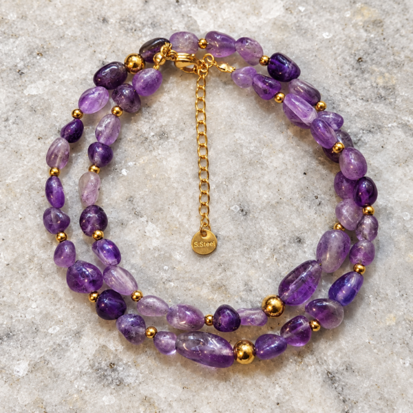 Collar de amatista natural Violeta con detalles dorados de acero inoxidable