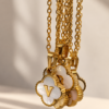 Collares de Nácar Fortuna con Inicial | Míneral Joyería Collares de Nácar Fortuna con dije de trébol e inicial en concha nácar