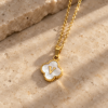 Collar de Nácar Fortuna con Inicial | Míneral Joyería Collar de Nácar Fortuna con dije de trébol e inicial en concha nácar