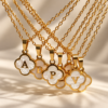 Collar de Nácar Fortuna con Inicial | Míneral Joyería Collar de Nácar Fortuna con dije de trébol e inicial en concha nácar