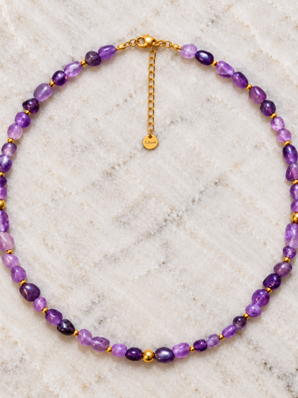 Collar de amatista natural Violeta con detalles dorados de acero inoxidable