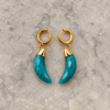 Aretes de Luna Elara | Míneral Joyería Aretes de Luna Elara con piedra azul turquesa facetada y aro dorado