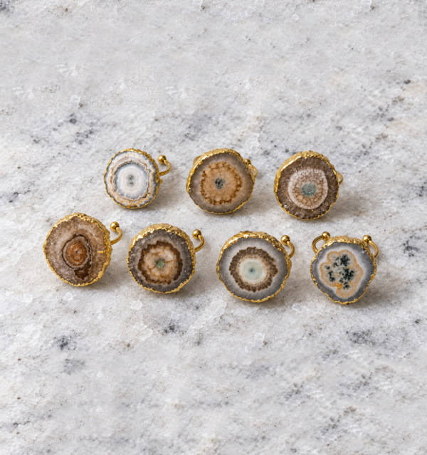Anillos de estalactita natural Gaia con acero inoxidable dorado – Míneral Joyería
