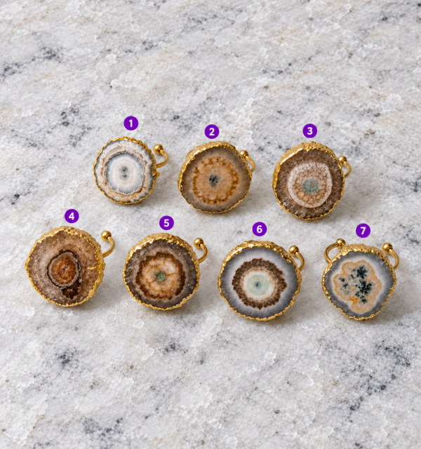 Anillos de estalactita natural Gaia con acero inoxidable dorado – Míneral Joyería